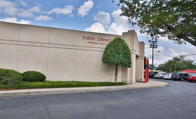 Photo of Charlotte Mecklenburg Library - South Boulevard