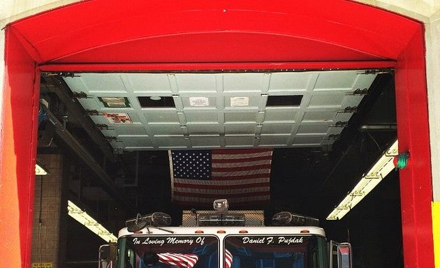 Photo of FDNY Engine 229 Ladder 146