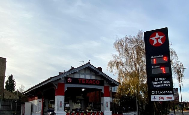 Photo of East Sheen Service Station