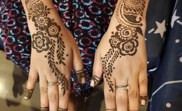 Photo of Shine Makeup & Mehandi Artist by Snigdha