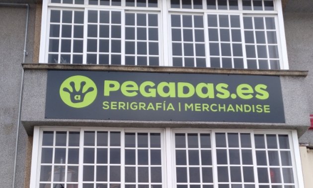 Foto de Pegadas, Serigrafía y Merchandise