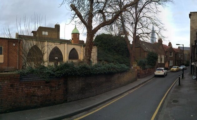 Photo of All Hallows' Churchyard