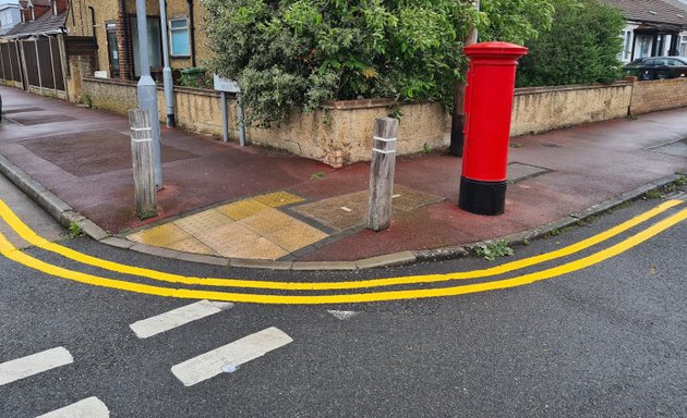 Photo of Goring Rd Post Box - Royal Mail