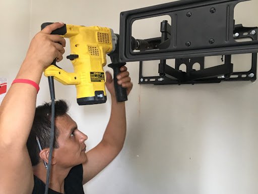 Foto de Ferretería Fuente de Poder - Instalación de Racks Tv