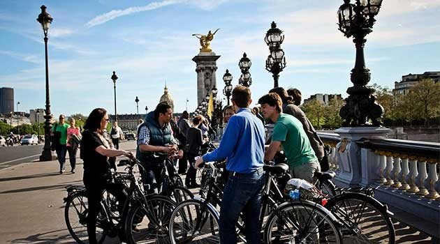 Photo de Paris Bike Tour - Visite Guidée et Location de Vélos