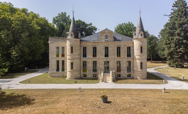 Photo de Duport Immobilier | Agence immobilière de luxe - Bordeaux centre (Appartements, Propriétés, Châteaux, Hotels particuliers)