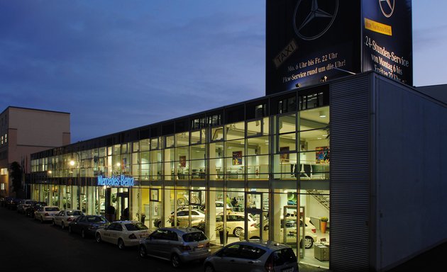 Foto von Mercedes-Benz Showroom