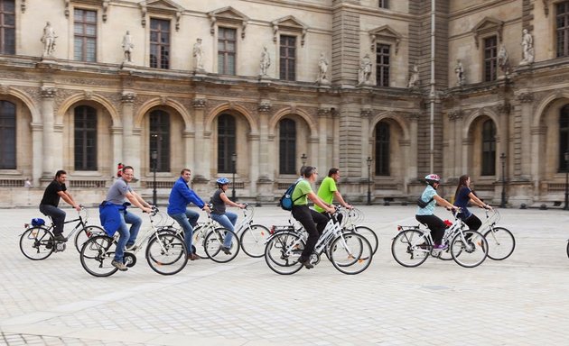 Photo de Paris Bike Tour - Visite Guidée et Location de Vélos