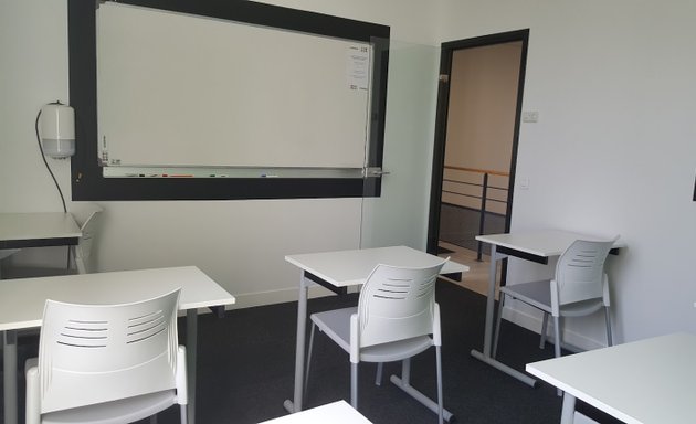 Photo de Acadomia - Soutien scolaire et cours particuliers à Clermont-Ferrand