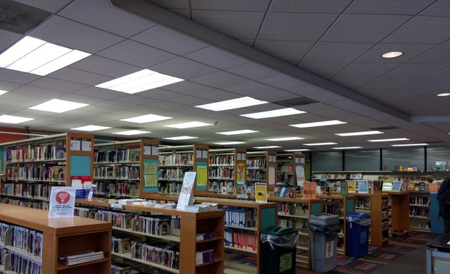 Photo of Queens Public Library at Lefferts
