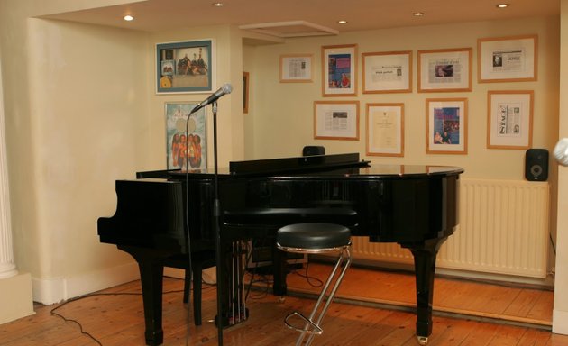 Photo of Singing Studio Robert Bicknell