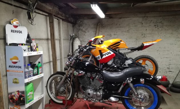 Foto de Austin Garage Taller De Motos mantenimiento y diagnóstico de motocicletas.