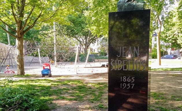 Photo of Jean Sibelius Square