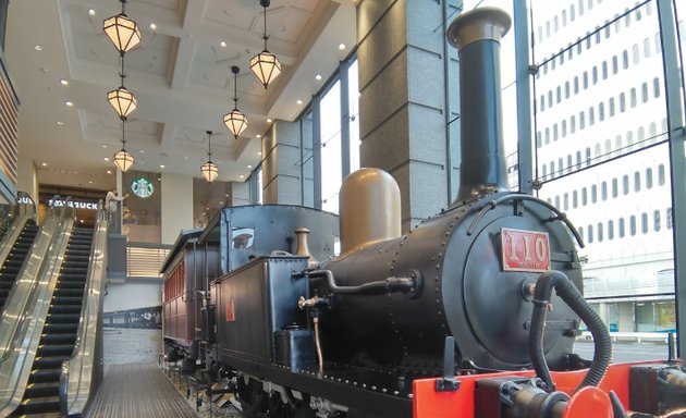 写真 蒸気機関車110形110・鉄道創業期の中等客車