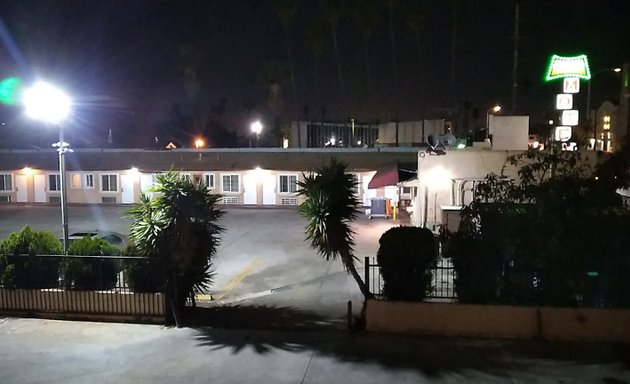 Photo of New Aster Motel
