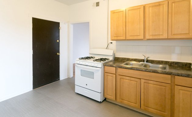 Photo of 925 East 46th Street Apartments