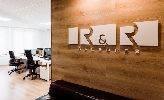 Foto de R & R Asesores SLP | Asesoria Fiscal y Contable en Valencia