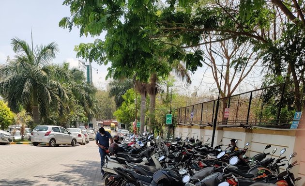 Photo of Apollo Hospital Garden Area