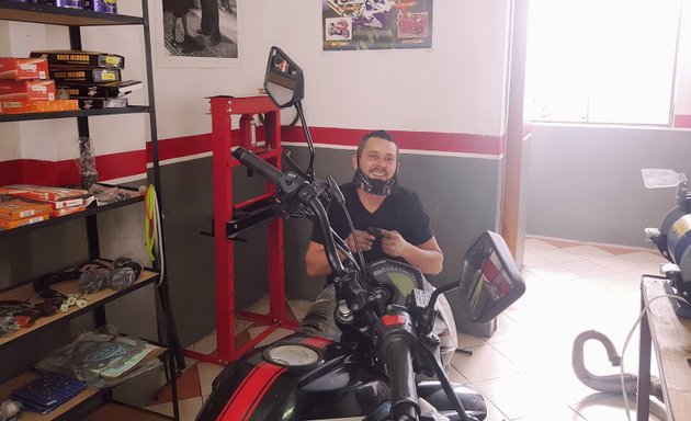 Foto de Taller mecanica de motos MOTOVELOCIDAD