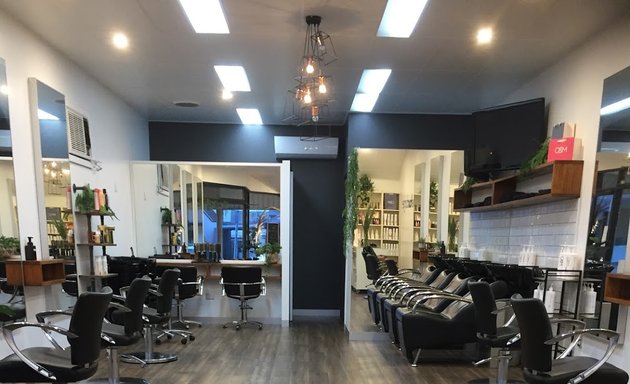 Photo of the hair lounge with beauty