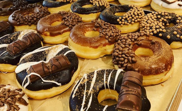 Photo de Denise's donuts - Bubble Tea, Donuts, Cinnamon Rolls & Cookies