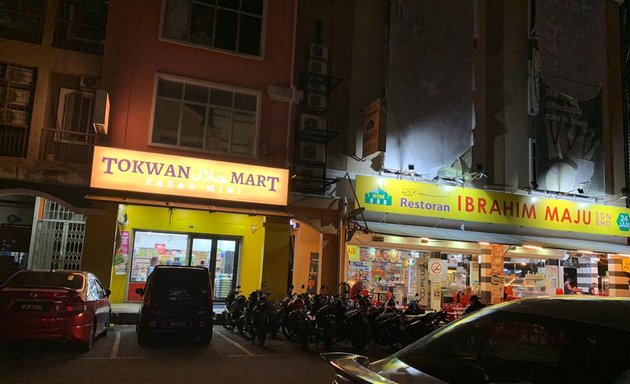 Photo of Tokwan Halal Mart