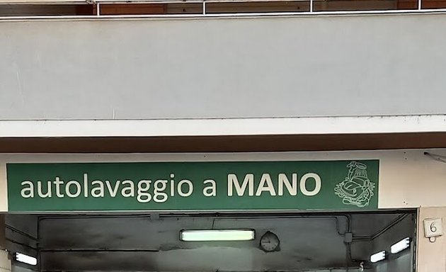 foto Autolavaggio a Mano