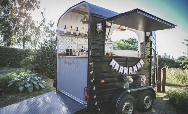 Photo of Perry and Porter Mobile Bar, Horsebox Bar and Event bar