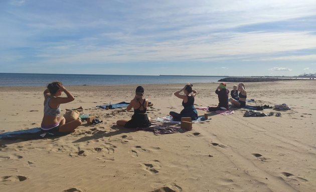 Foto de Yoga on the Beach in English