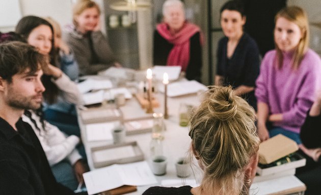 Foto von Dipl. Psych. Laura Ritthaler: Privatpraxis und Ausbildung für Therapie & psychologisches Coaching