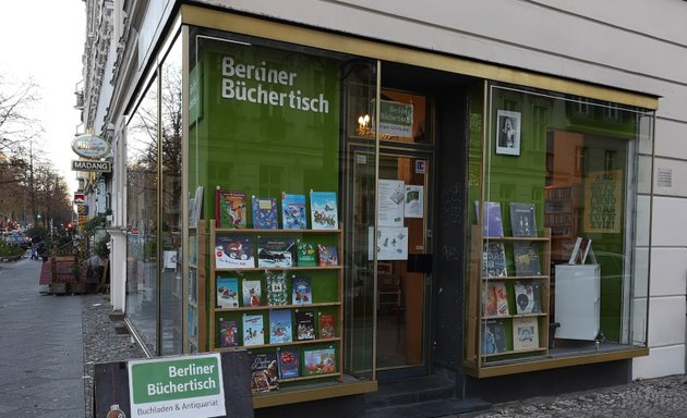 Foto von Berliner Büchertisch