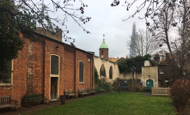 Photo of All Hallows' Churchyard