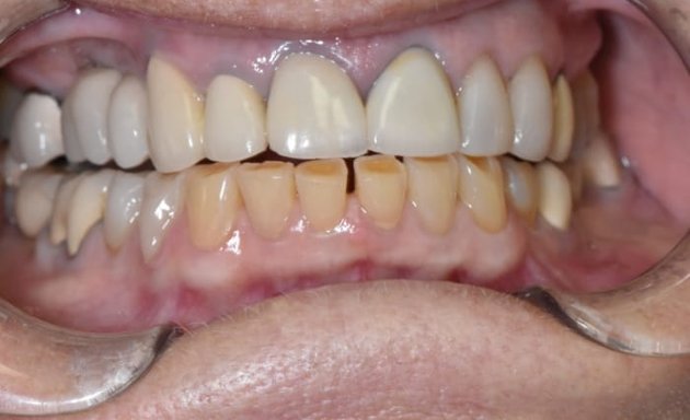 Photo of Dr. Amin Samadian Cosmetic & Advanced Dentistry
