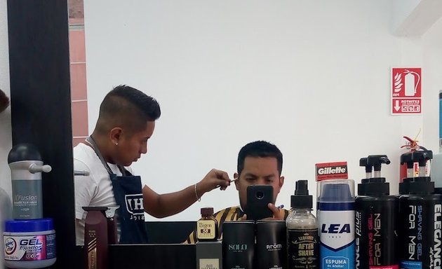 Foto de D' Burgos Barber Studio