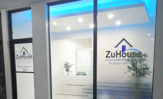 Foto de ZuHouse Real Estate