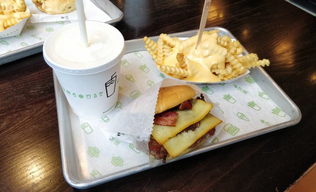 Photo of Shake Shack Canary Wharf