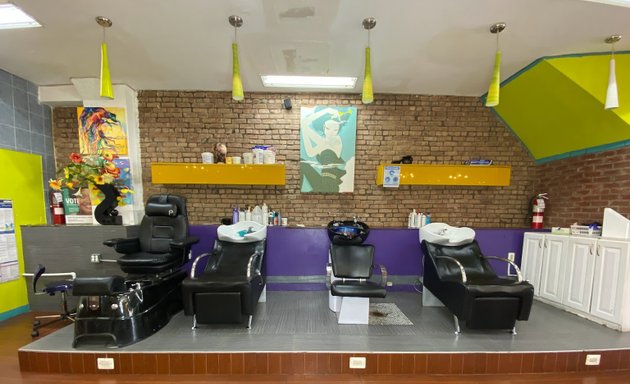 Photo of AJ's Unisex Salon