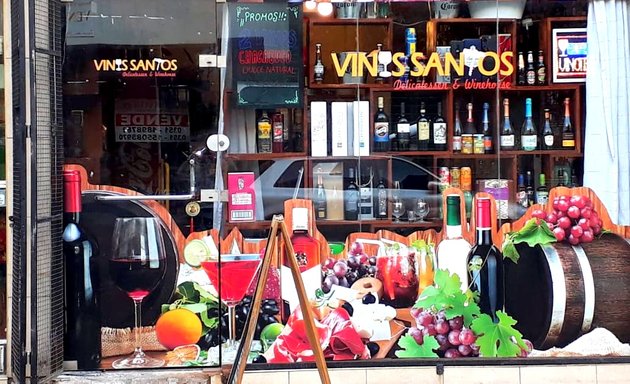 Foto de Vinos Santos - Delicatessen & Winehouse