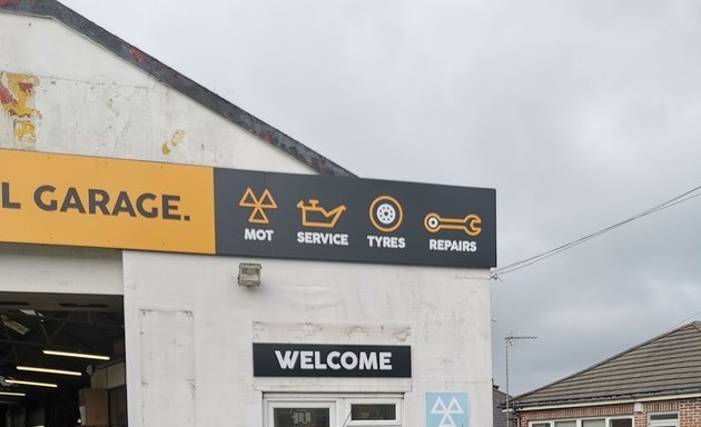 Photo of Halfords Autocentre Plymouth (Crownhill)