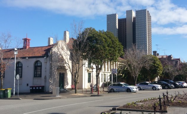 Photo of South Melbourne Police Station.