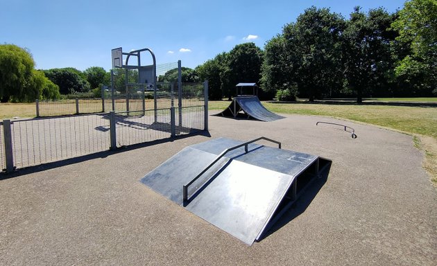 Photo of Harrow Lodge Park Skatepark 2