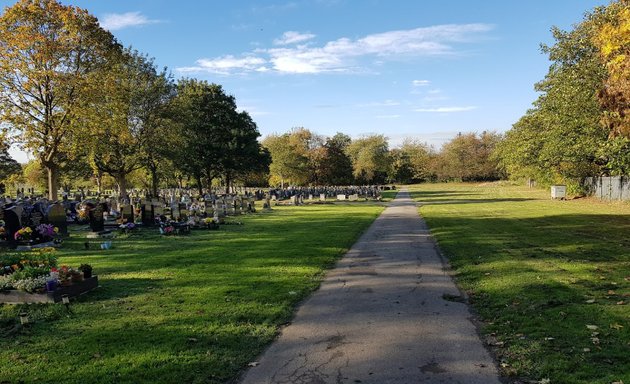 Photo of Castleford Municipal Cemetery