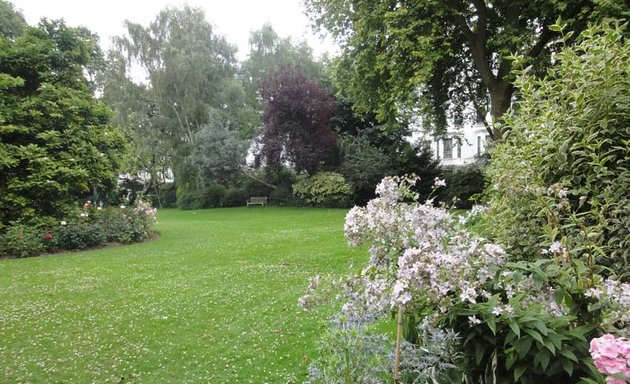 Photo of Queen’s Gate Gardens