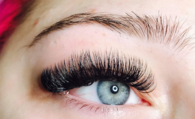 Photo of Anna Hoang’s eyelash extension