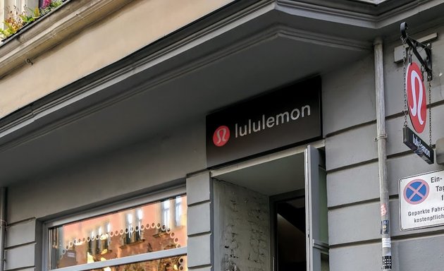 Foto von lululemon Berlin Mitte Store