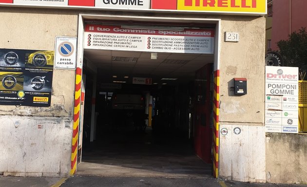 foto Pomponi Gomme srl - Driver Center Pirelli