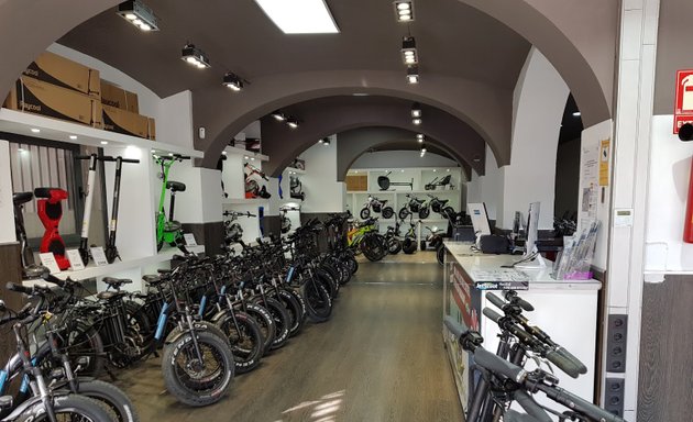 Foto de Scooter House Ample - Alquiler de patinetes eléctricos y bicicletas en Barcelona