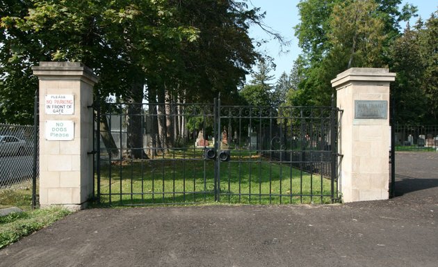 Photo of Thornhill Cemetery