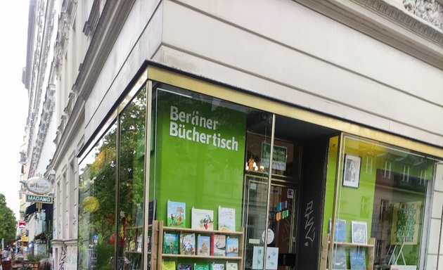 Foto von Berliner Büchertisch