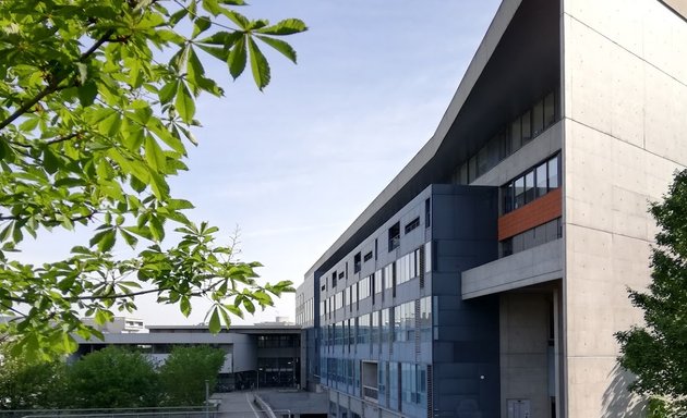 Photo de Université Clermont Auvergne : Pôle Tertiaire (Licence Droit Economie Gestion) - CERDI - UFR d'Économie